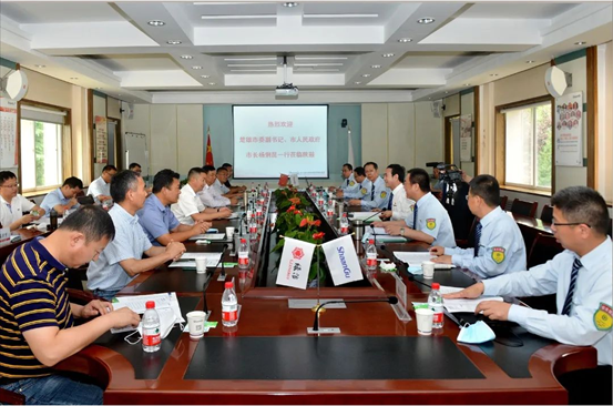 楚雄市委副书记、市长杨俐昆一行来GA黄金甲调查调研